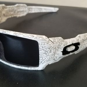 Oakley Mens Oil Rig Sunglasses White